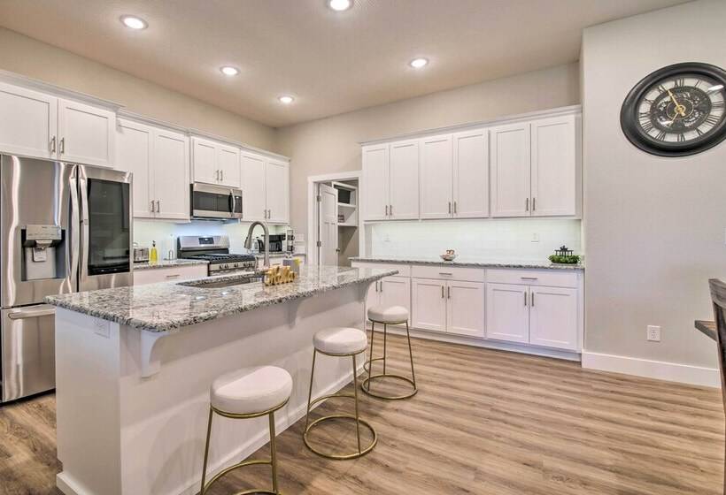 Pet Friendly Ozark Home W/ Yard & Patio