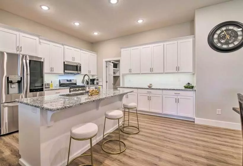 Pet Friendly Ozark Home W/ Yard & Patio