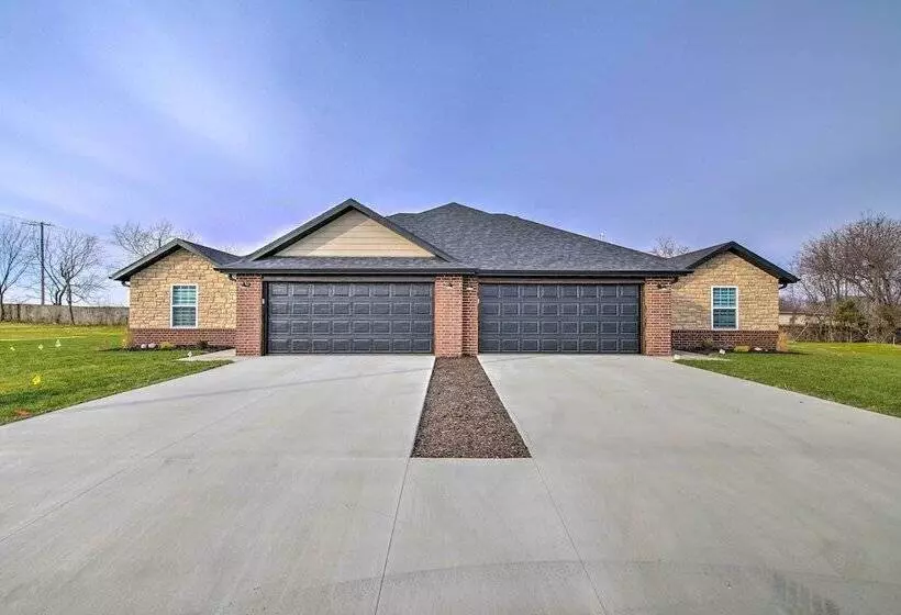 Pet Friendly Ozark Home W/ Yard & Patio