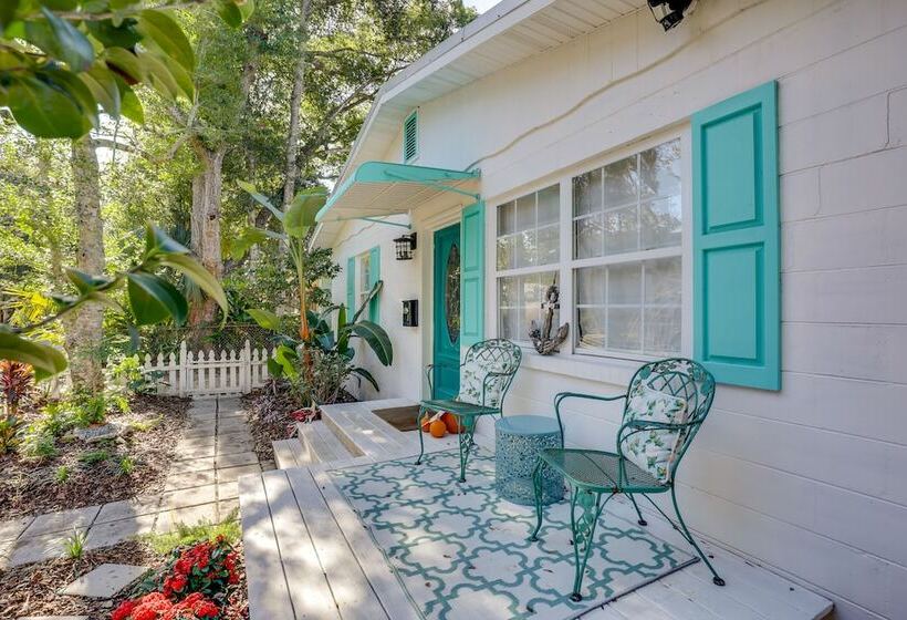 The Cottage Jewel  Pet Friendly Home: Fenced Yard