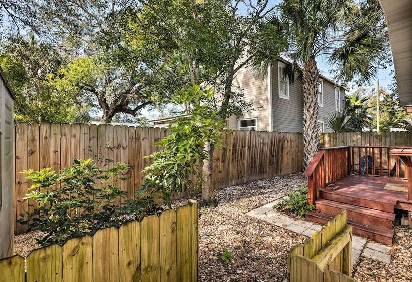 The Cottage Jewel  Pet Friendly Home: Fenced Yard