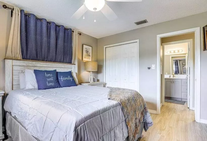 Private & Picturesque Escape On Lake Henry!