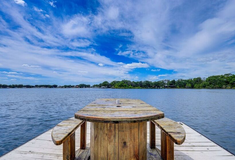Private & Picturesque Escape On Lake Henry!