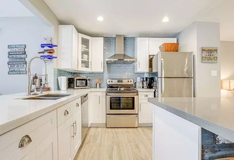 Private & Picturesque Escape On Lake Henry!