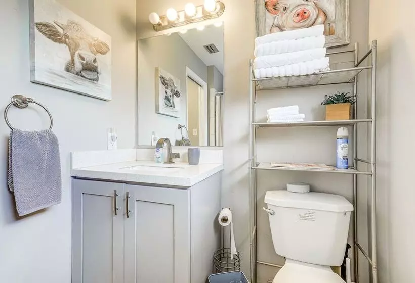 Private & Picturesque Escape On Lake Henry!