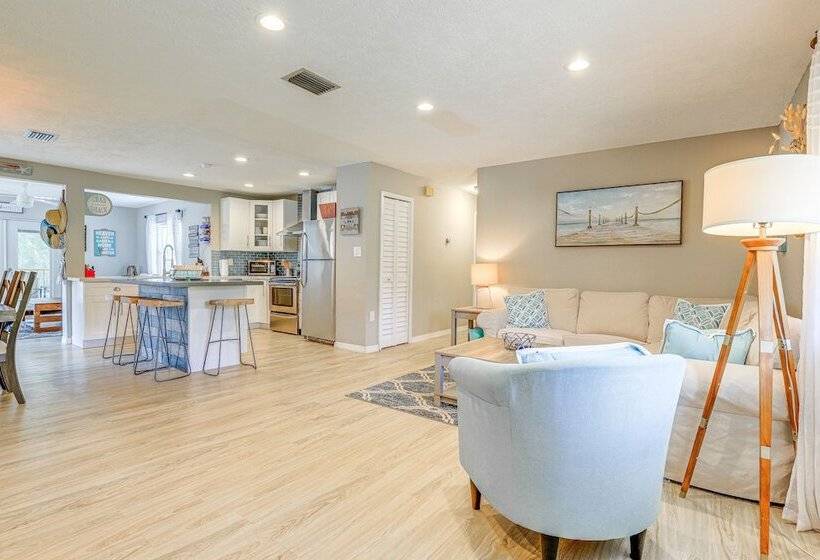 Private & Picturesque Escape On Lake Henry!