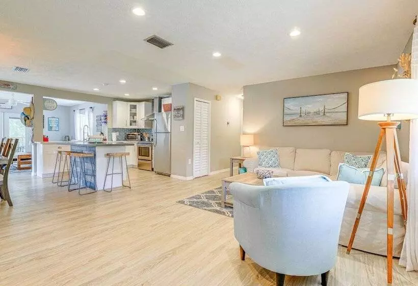 Private & Picturesque Escape On Lake Henry!