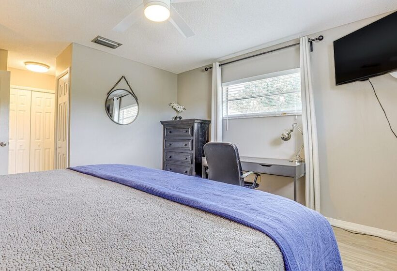 Private & Picturesque Escape On Lake Henry!