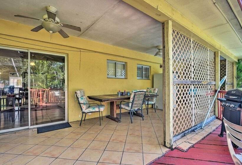 Quaint Central Miami Bungalow: 10 Mi To Mid Beach!