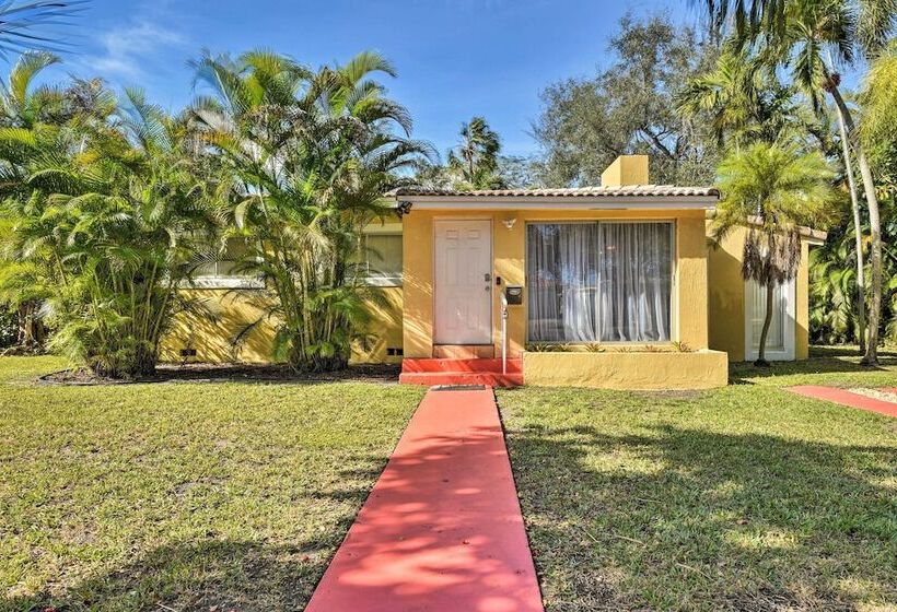 Quaint Central Miami Bungalow: 10 Mi To Mid Beach!