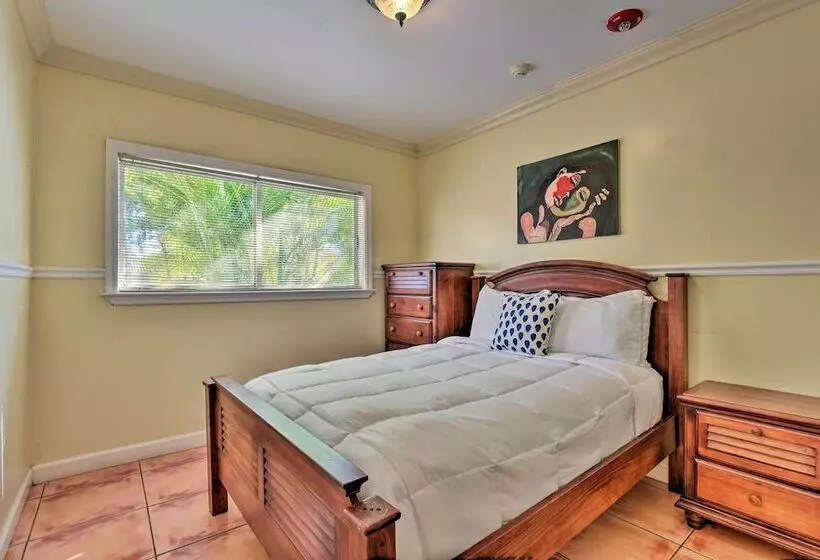 Quaint Central Miami Bungalow: 10 Mi To Mid Beach!