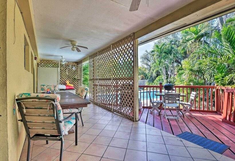 Quaint Central Miami Bungalow: 10 Mi To Mid Beach!