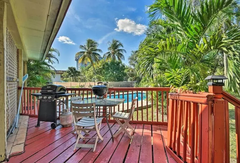 Quaint Central Miami Bungalow: 10 Mi To Mid Beach!