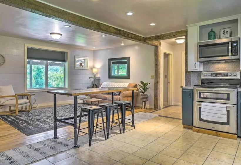 Quiet Country Home In Ava With Chic Interior!