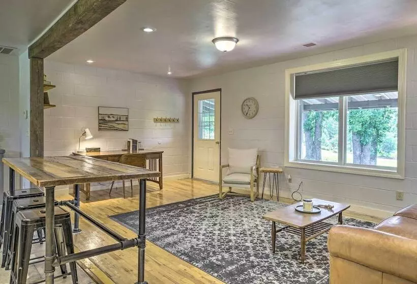 Quiet Country Home In Ava With Chic Interior!