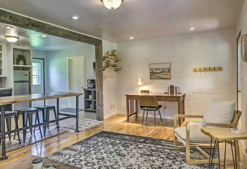 Quiet Country Home In Ava With Chic Interior!