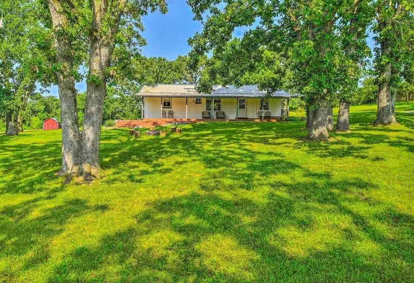 Quiet Country Home In Ava With Chic Interior!