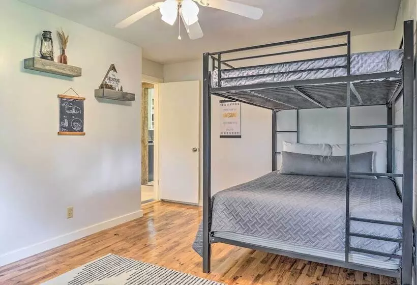 Quiet Country Home In Ava With Chic Interior!