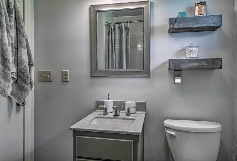 Quiet Country Home In Ava With Chic Interior!