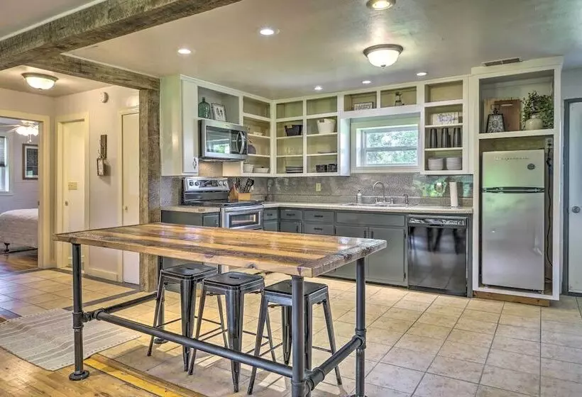 Quiet Country Home In Ava With Chic Interior!