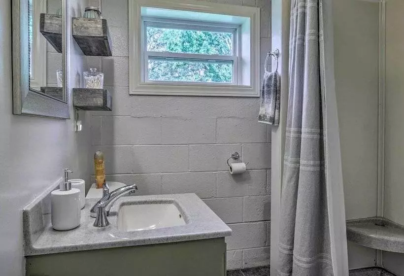 Quiet Country Home In Ava With Chic Interior!