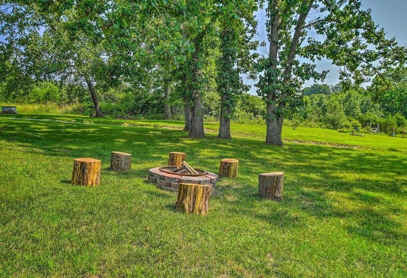 Quiet Country Home In Ava With Chic Interior!