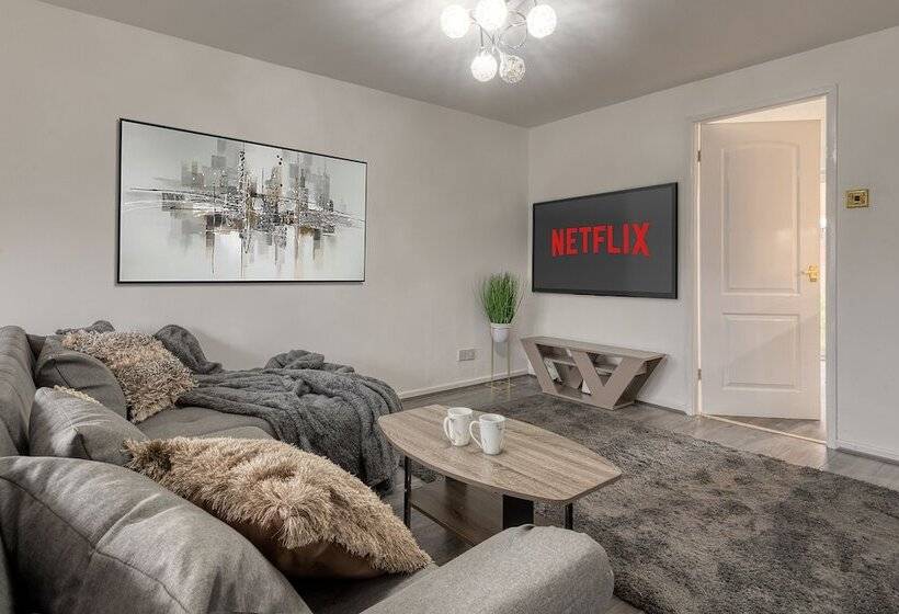 إقامة Lovely 3 Bed Cosy House In Greater Manchester