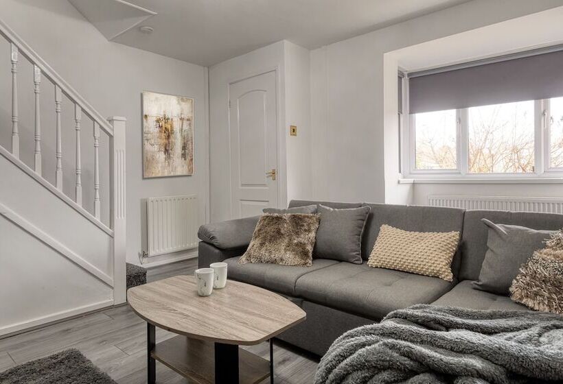 إقامة Lovely 3 Bed Cosy House In Greater Manchester