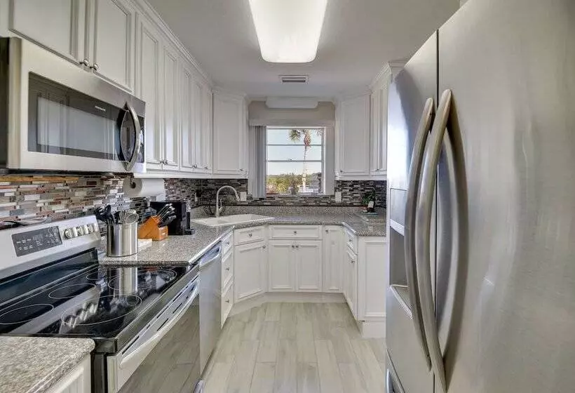 Riverfront Port Orange Home W/ Dock & Slip!