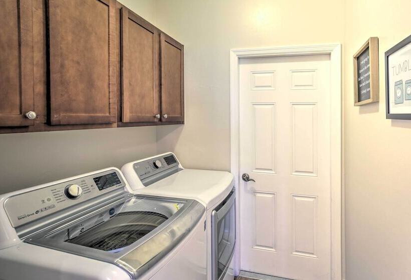 Waterfront Pool & Spa: Relaxing Cape Coral Retreat