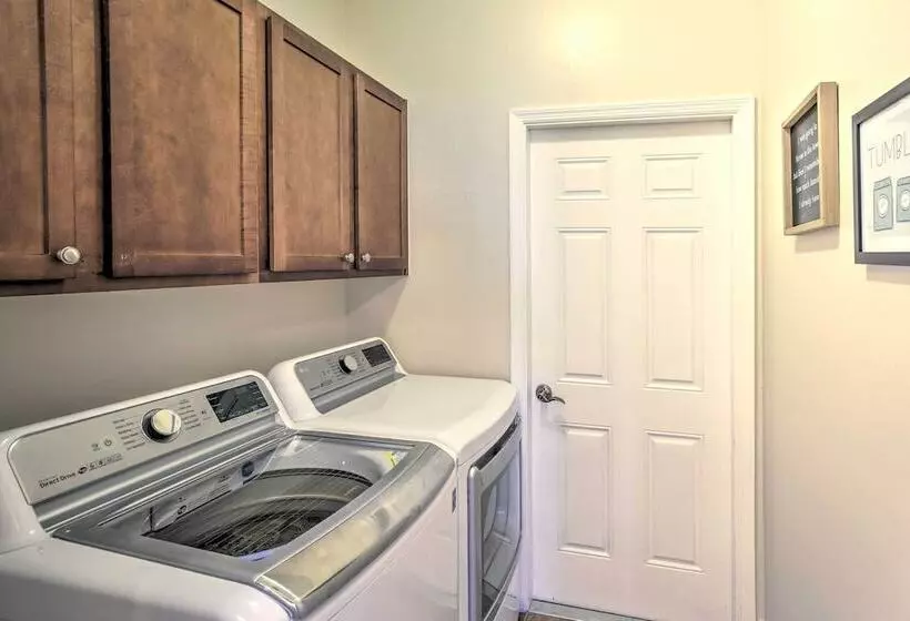 Waterfront Pool & Spa: Relaxing Cape Coral Retreat