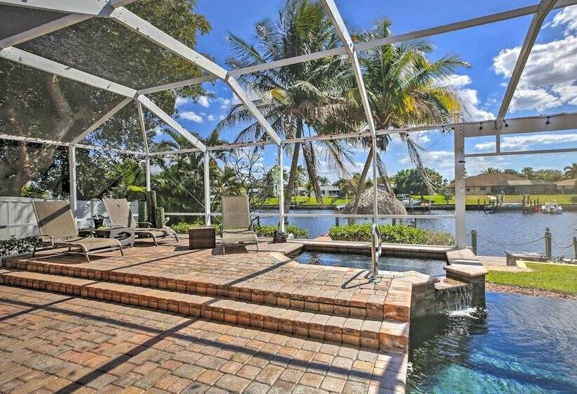 Waterfront Pool & Spa: Relaxing Cape Coral Retreat
