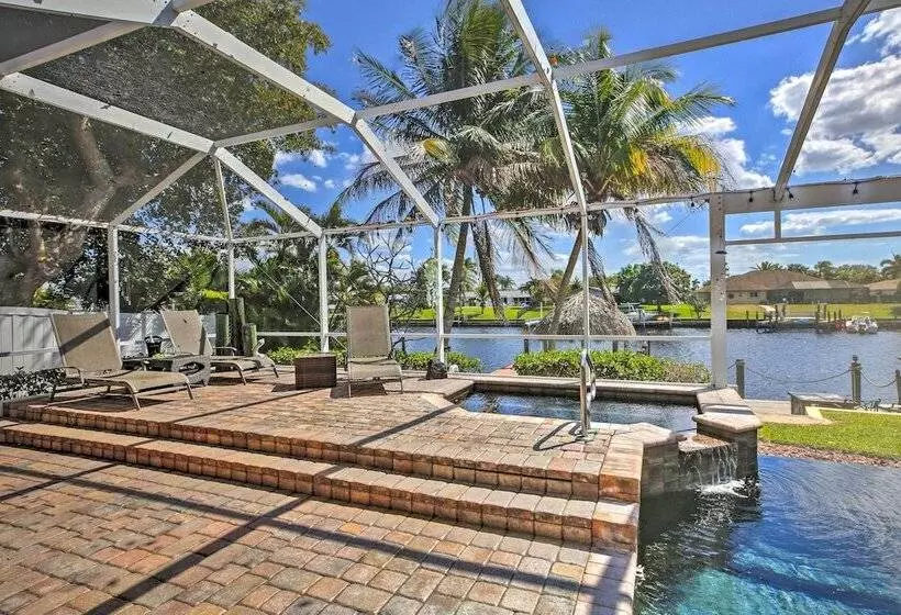 Waterfront Pool & Spa: Relaxing Cape Coral Retreat