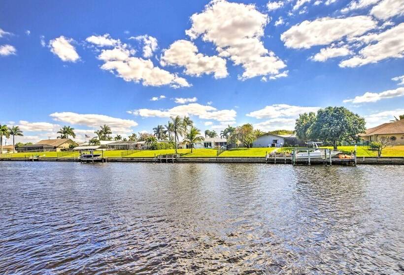 Waterfront Pool & Spa: Relaxing Cape Coral Retreat