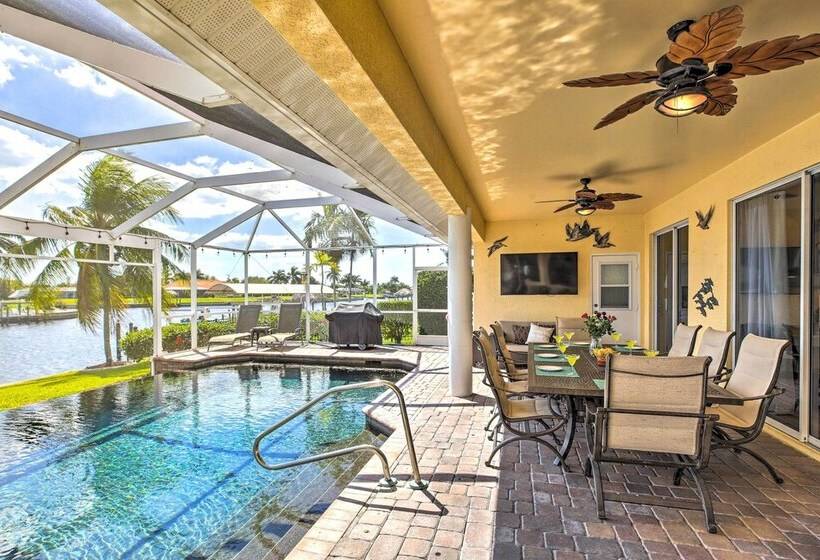 Waterfront Pool & Spa: Relaxing Cape Coral Retreat