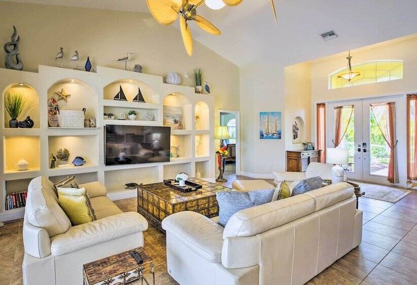 Waterfront Pool & Spa: Relaxing Cape Coral Retreat