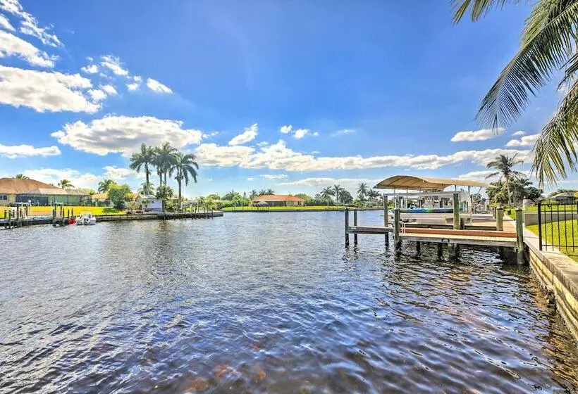Waterfront Pool & Spa: Relaxing Cape Coral Retreat