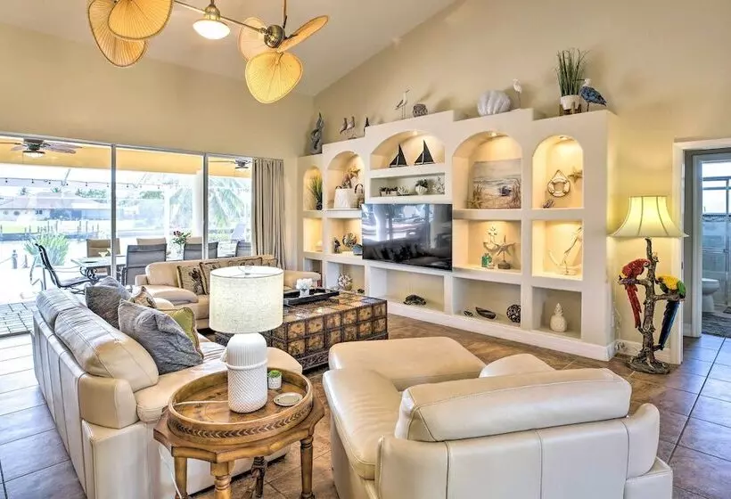 Waterfront Pool & Spa: Relaxing Cape Coral Retreat