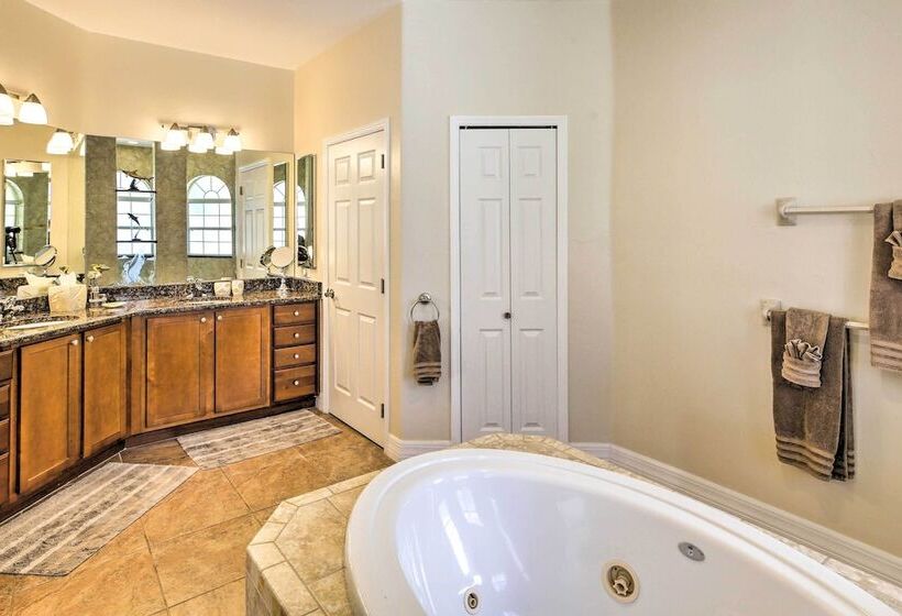 Waterfront Pool & Spa: Relaxing Cape Coral Retreat