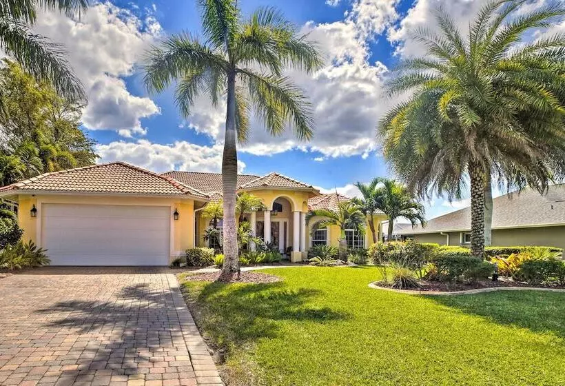Waterfront Pool & Spa: Relaxing Cape Coral Retreat