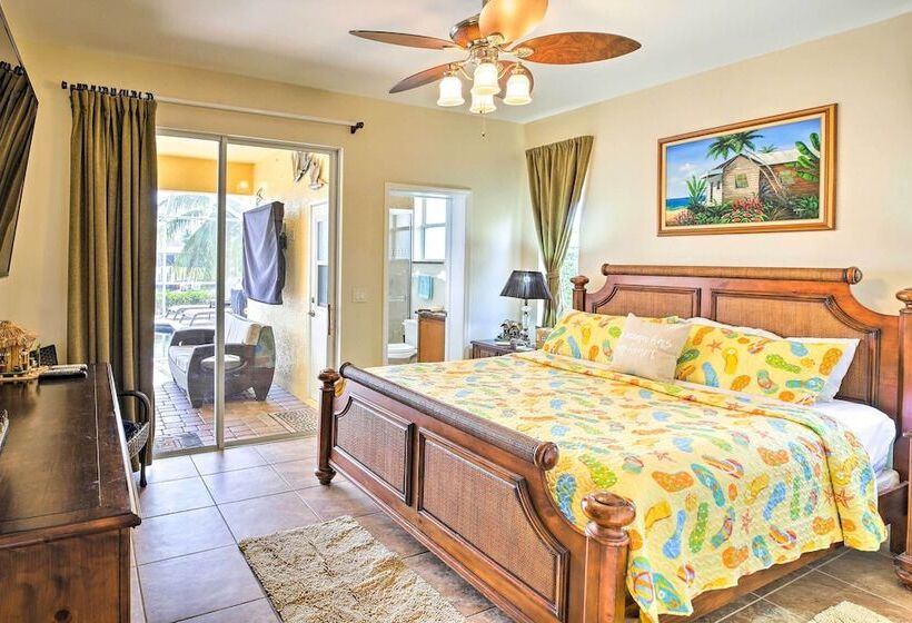 Waterfront Pool & Spa: Relaxing Cape Coral Retreat