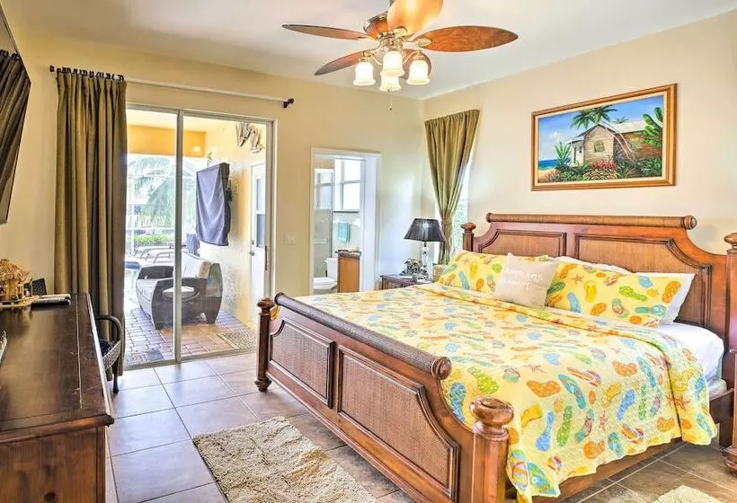 Waterfront Pool & Spa: Relaxing Cape Coral Retreat