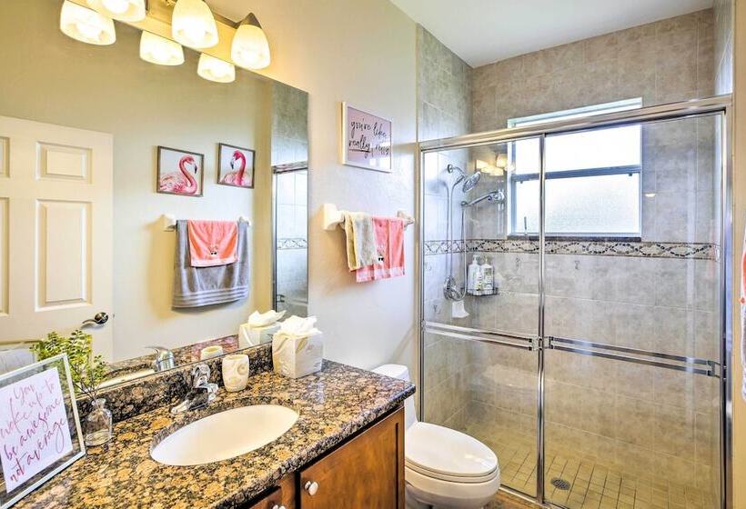 Waterfront Pool & Spa: Relaxing Cape Coral Retreat