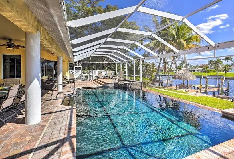 Waterfront Pool & Spa: Relaxing Cape Coral Retreat