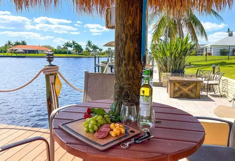 Waterfront Pool & Spa: Relaxing Cape Coral Retreat