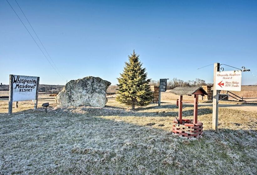 Rustic Iowa Cabin: 10 Mi To Maquoketa Caves