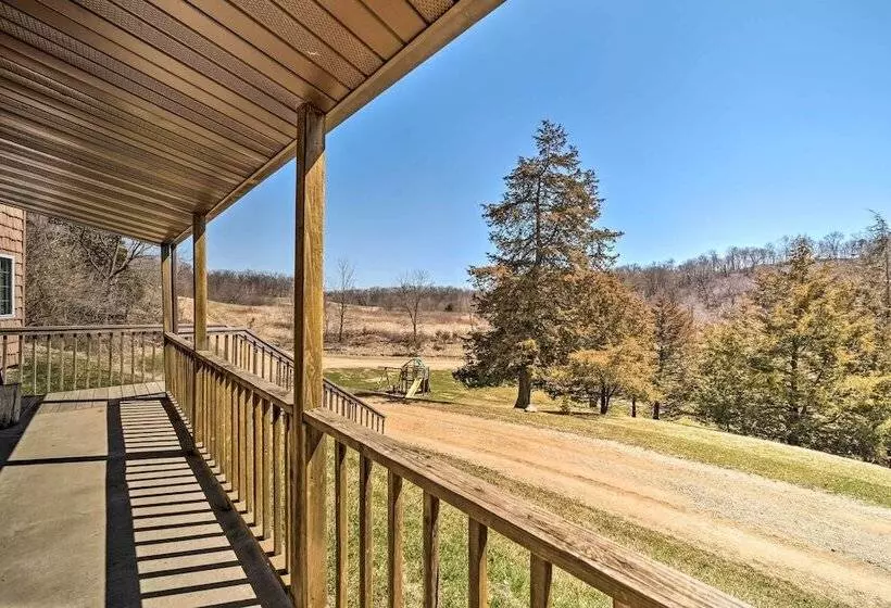 Rustic Iowa Cabin: 10 Mi To Maquoketa Caves