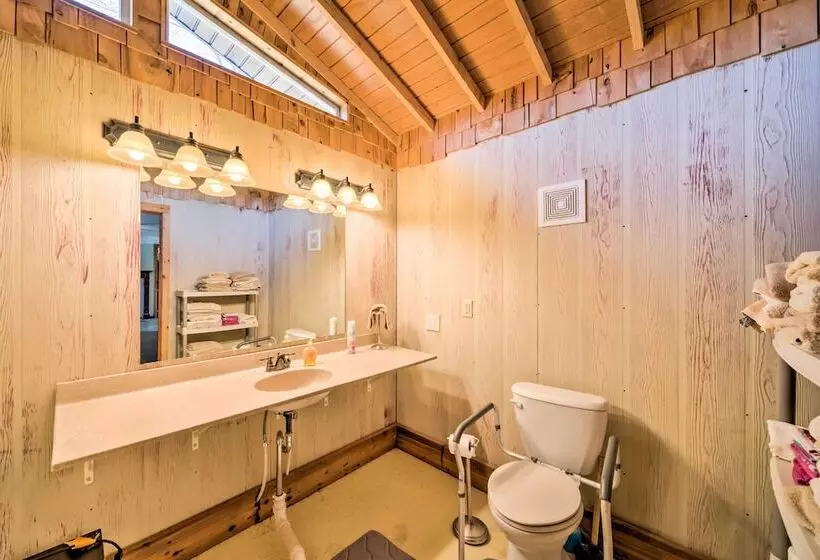 Rustic Iowa Cabin: 10 Mi To Maquoketa Caves