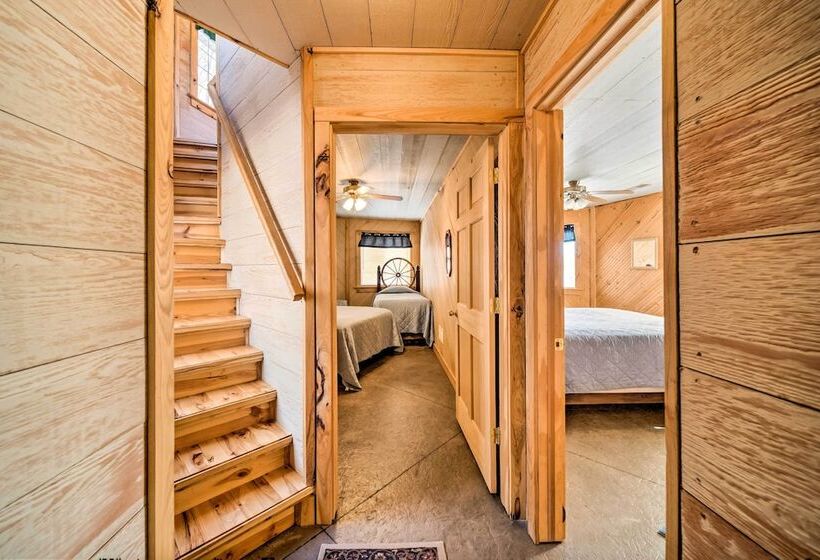 Rustic Iowa Cabin: 10 Mi To Maquoketa Caves