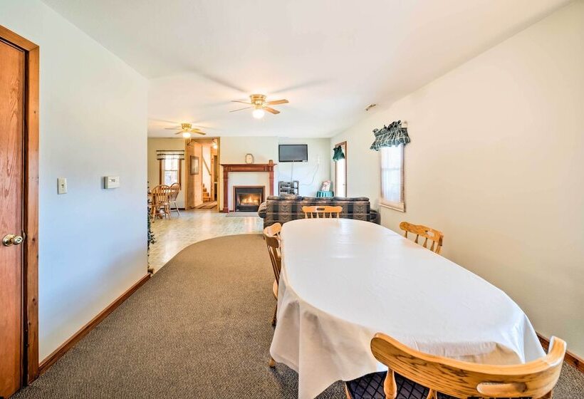 Rustic Iowa Cabin: 10 Mi To Maquoketa Caves